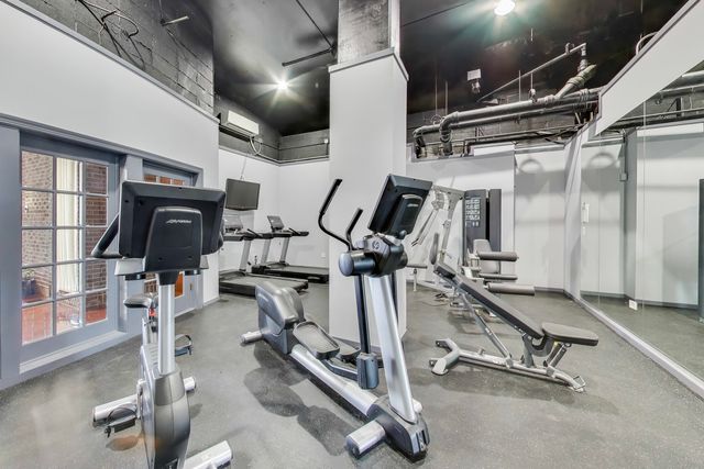 20 N Tower Road 8E, Oak Brook, IL 60523