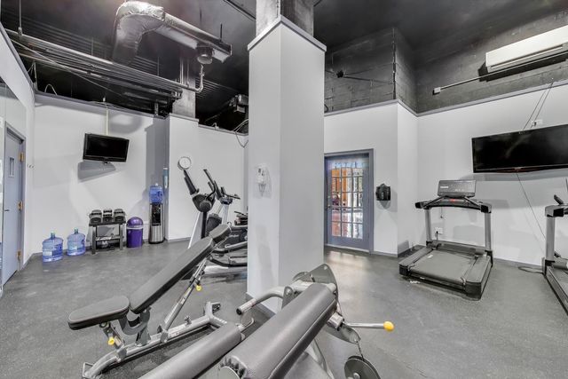 20 N Tower Road 8E, Oak Brook, IL 60523