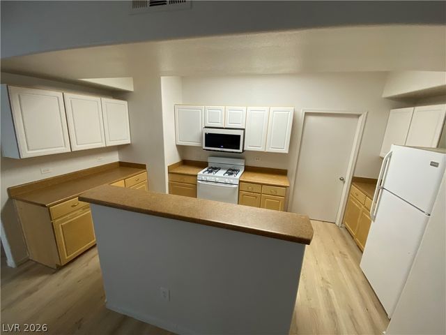 8250 North Grand Canyon Drive 1129, Las Vegas, NV 89166