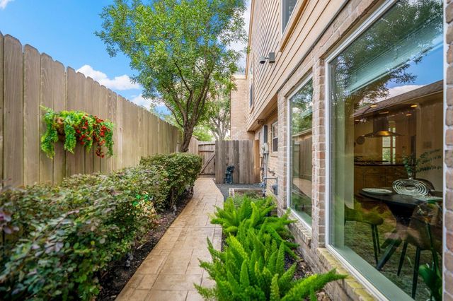 1306 Riverview Court, Houston, TX 77077