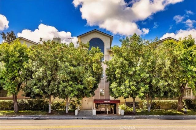 14050 Magnolia Boulevard 201, Sherman Oaks, CA 91423
