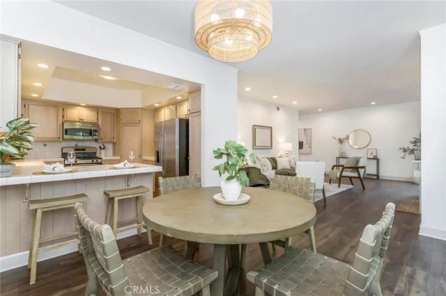 14050 Magnolia Boulevard 201, Sherman Oaks, CA 91423
