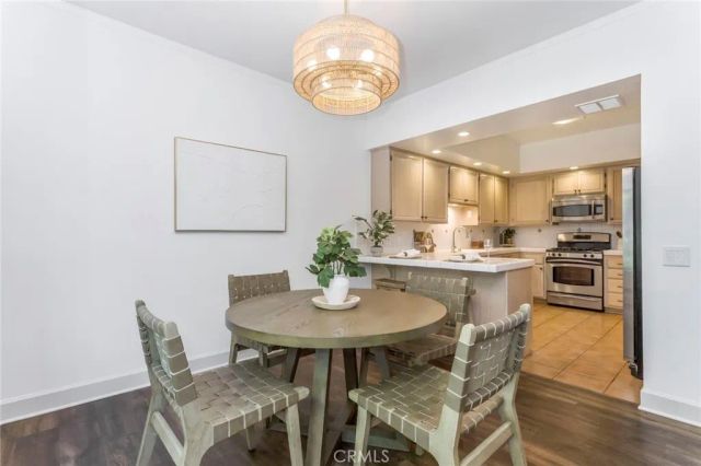 14050 Magnolia Boulevard 201, Sherman Oaks, CA 91423