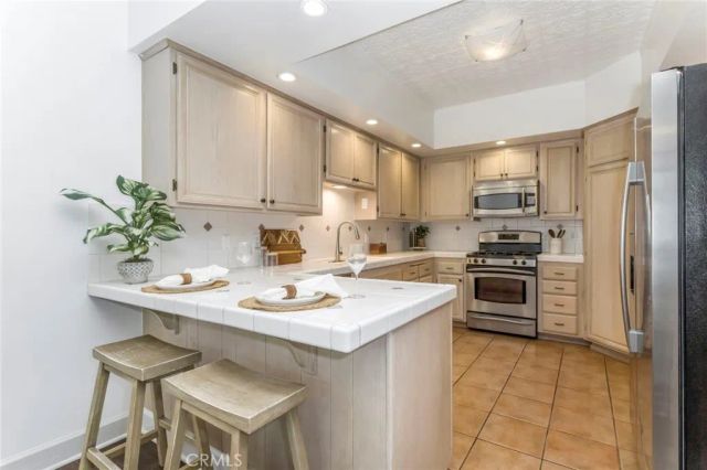 14050 Magnolia Boulevard 201, Sherman Oaks, CA 91423