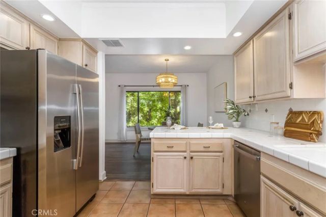 14050 Magnolia Boulevard 201, Sherman Oaks, CA 91423