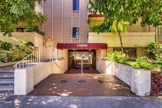 14050 Magnolia Boulevard 201, Sherman Oaks, CA 91423