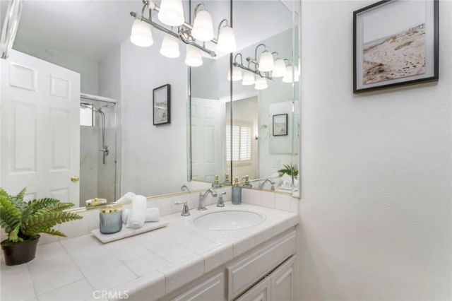 14050 Magnolia Boulevard 201, Sherman Oaks, CA 91423