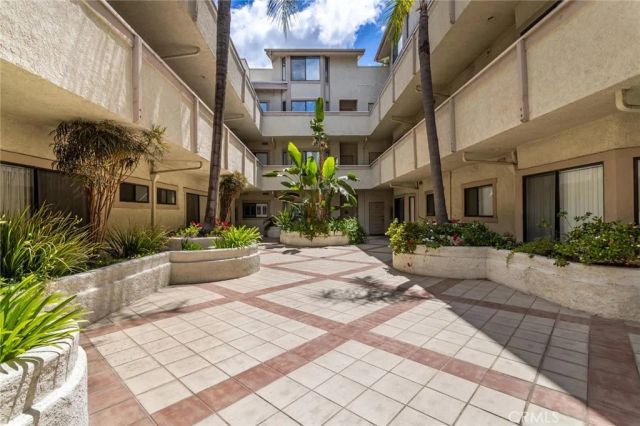 14050 Magnolia Boulevard 201, Sherman Oaks, CA 91423