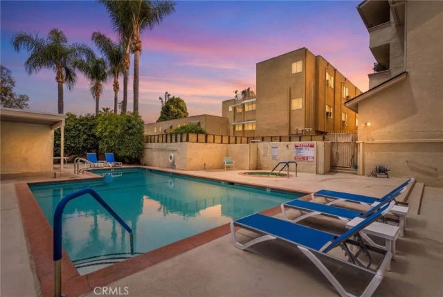 14050 Magnolia Boulevard 201, Sherman Oaks, CA 91423