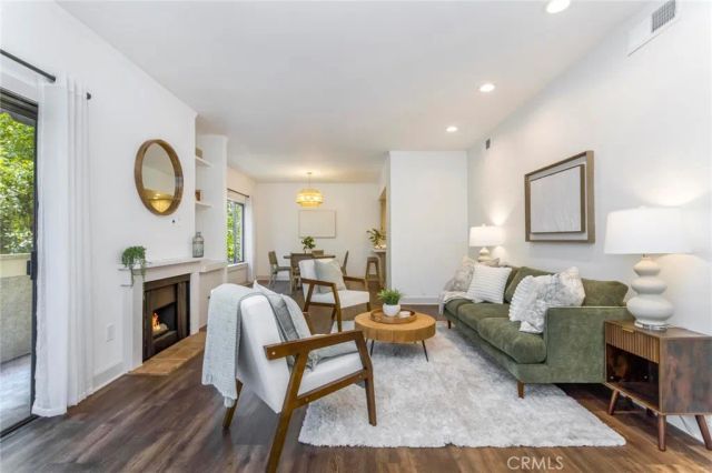 14050 Magnolia Boulevard 201, Sherman Oaks, CA 91423