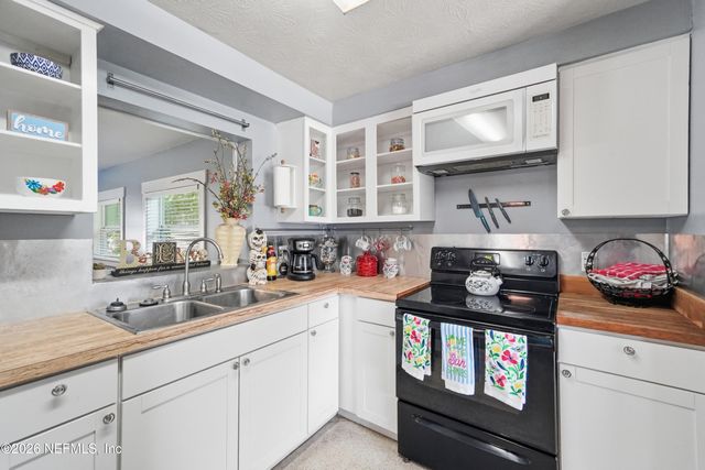 2842 DAFFODIL Circle W, Jacksonville, FL 32246
