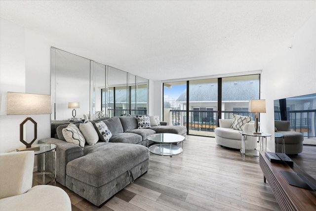 400 ISLAND WAY 312, Clearwater Beach, FL 33767