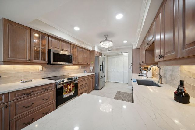 1155 Hillsboro Mile 401, Hillsboro Beach, FL 33062