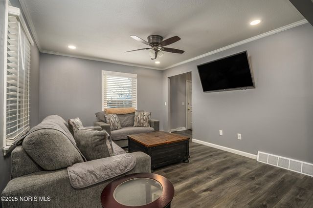 1524 Red Bud Drive, Northwood, OH 43619