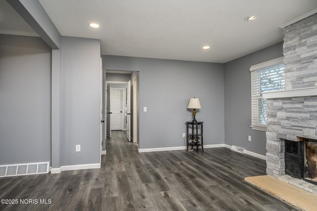 1524 Red Bud Drive, Northwood, OH 43619