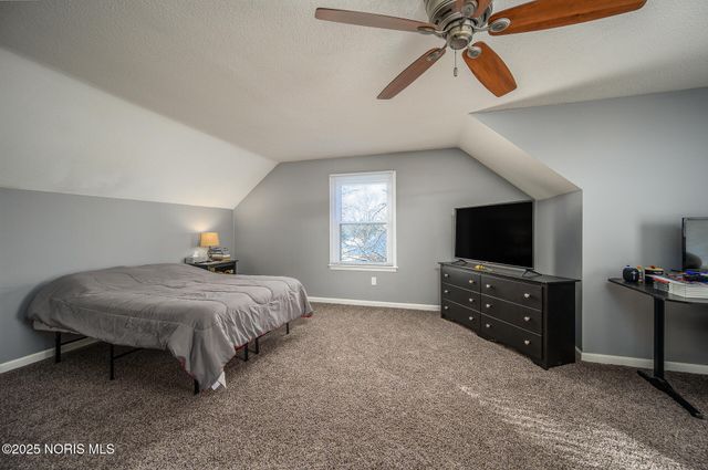 1524 Red Bud Drive, Northwood, OH 43619