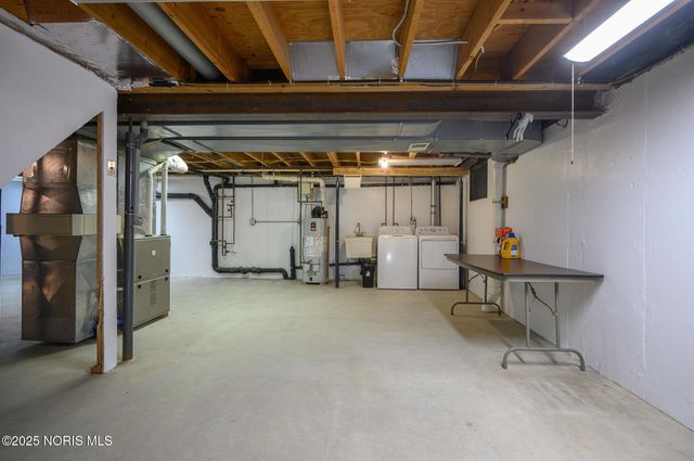 1524 Red Bud Drive, Northwood, OH 43619