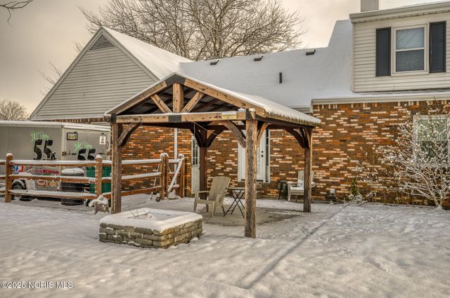 1524 Red Bud Drive, Northwood, OH 43619