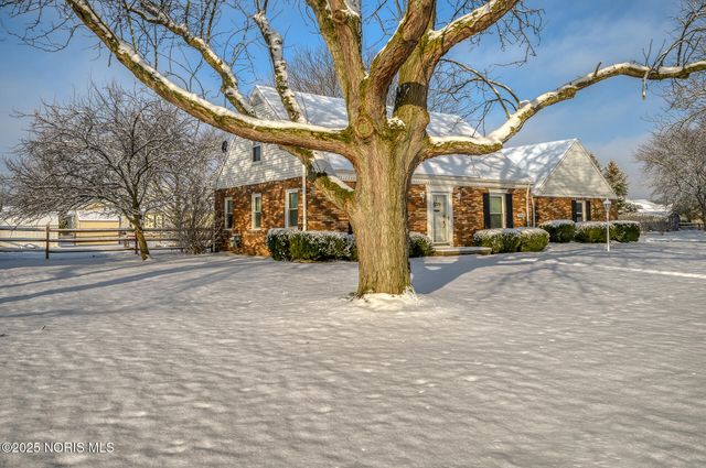 1524 Red Bud Drive, Northwood, OH 43619