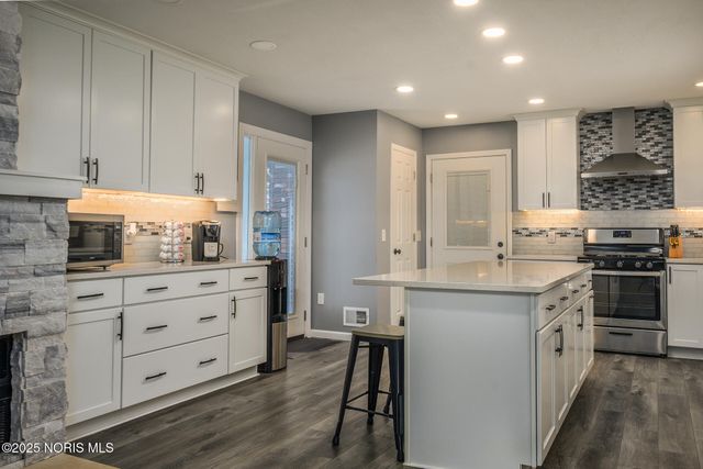 1524 Red Bud Drive, Northwood, OH 43619