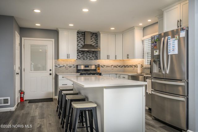 1524 Red Bud Drive, Northwood, OH 43619