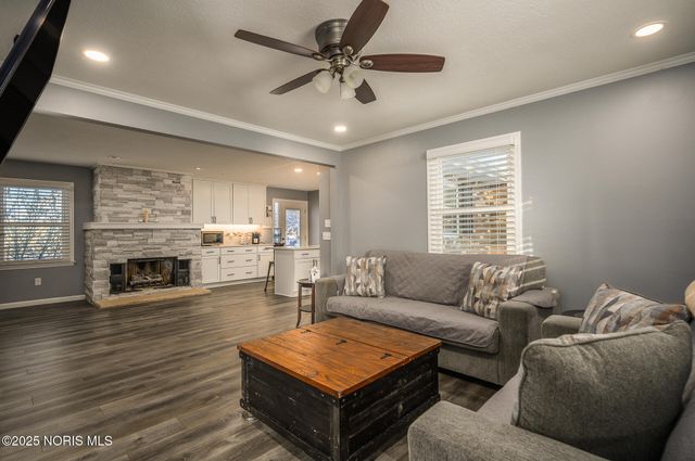 1524 Red Bud Drive, Northwood, OH 43619