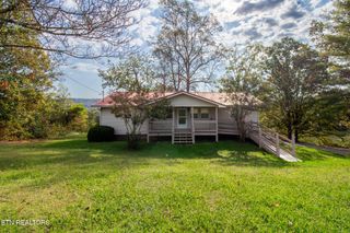 1642 N Charles G Seivers Blvd, Clinton, TN 37716