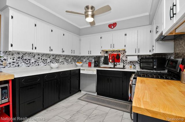 330 N Chocolay Avenue, Clawson, MI 48017