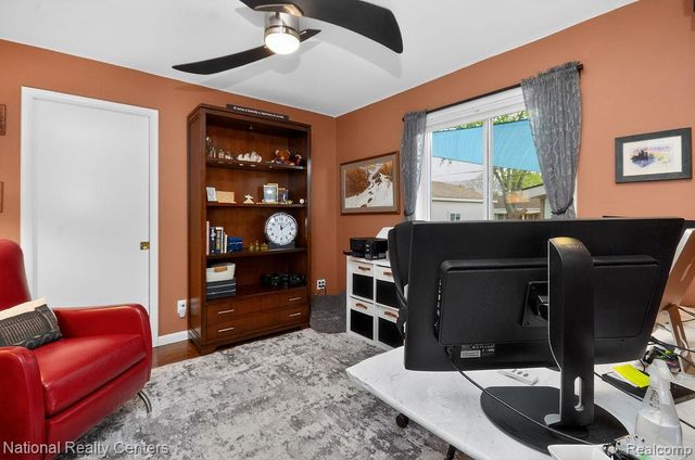 330 N Chocolay Avenue, Clawson, MI 48017