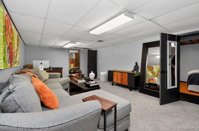 330 N Chocolay Avenue, Clawson, MI 48017