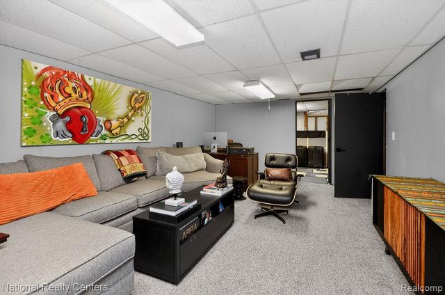 330 N Chocolay Avenue, Clawson, MI 48017