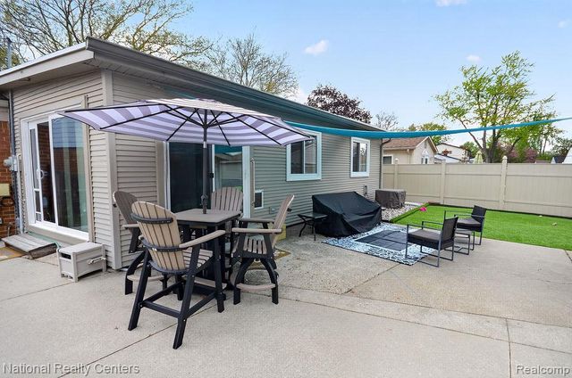 330 N Chocolay Avenue, Clawson, MI 48017