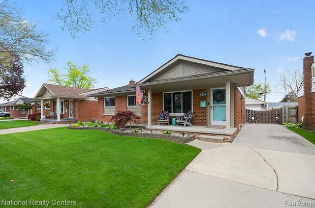 330 N Chocolay Avenue, Clawson, MI 48017