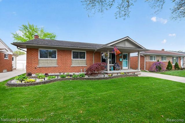 330 N Chocolay Avenue, Clawson, MI 48017