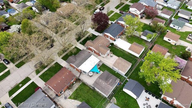 330 N Chocolay Avenue, Clawson, MI 48017