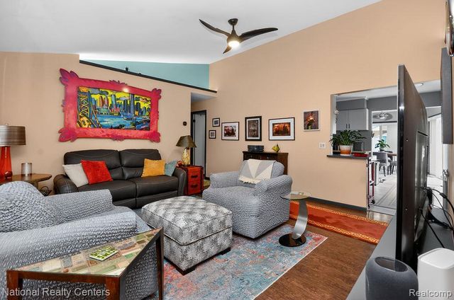 330 N Chocolay Avenue, Clawson, MI 48017