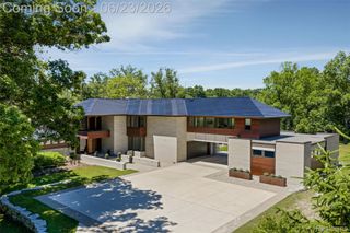 2700 Squirrel Road, Bloomfield Hills, MI 48304