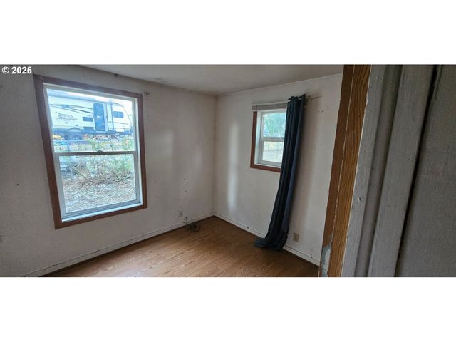 1248 Nw ELLAN St, Roseburg, OR 97470
