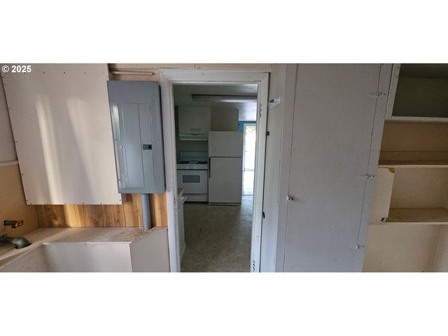 1248 Nw ELLAN St, Roseburg, OR 97470