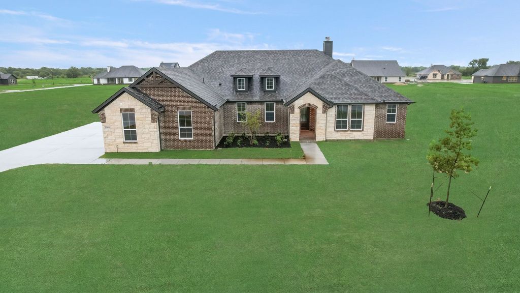 3103 White Oak Road, Oak Ridge, TX 75161