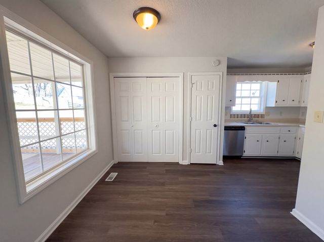 1690 Sparkleberry Dr, Clarksville, TN 37042