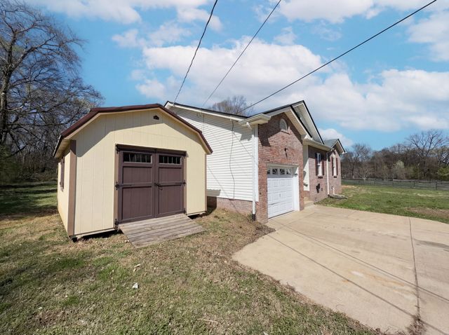 1690 Sparkleberry Dr, Clarksville, TN 37042