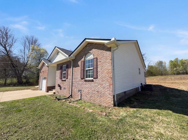 1690 Sparkleberry Dr, Clarksville, TN 37042