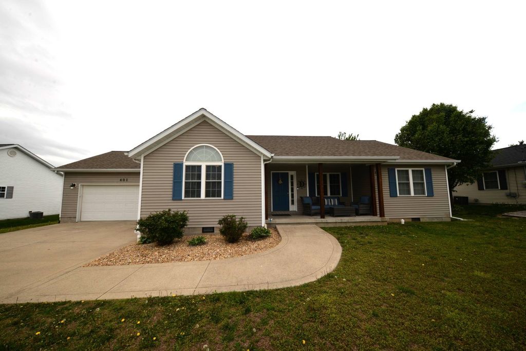 Image 1 of property listing at 401 E Beacon Court, Mt Vernon, IL 62864