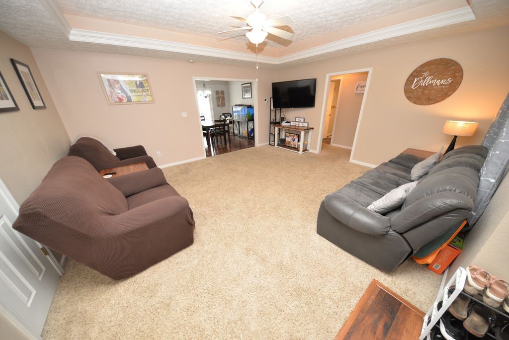 Image 12 of property listing at 401 E Beacon Court, Mt Vernon, IL 62864