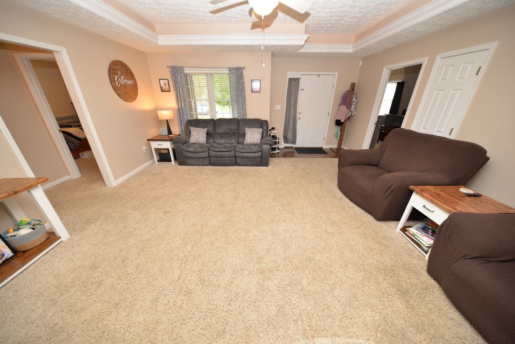 Image 13 of property listing at 401 E Beacon Court, Mt Vernon, IL 62864