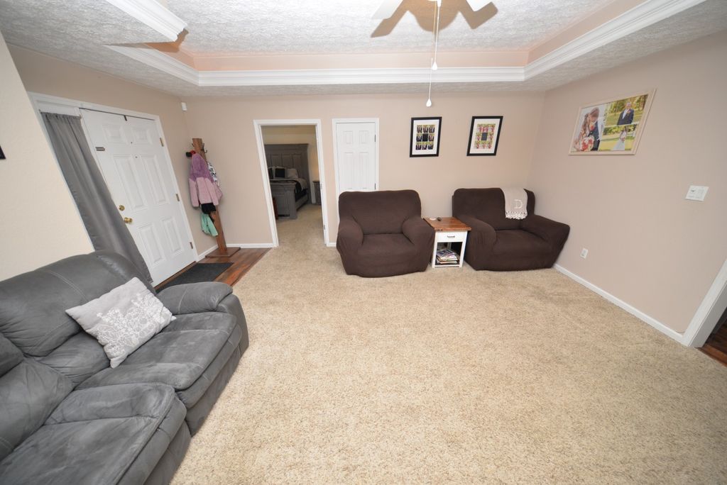 Image 14 of property listing at 401 E Beacon Court, Mt Vernon, IL 62864