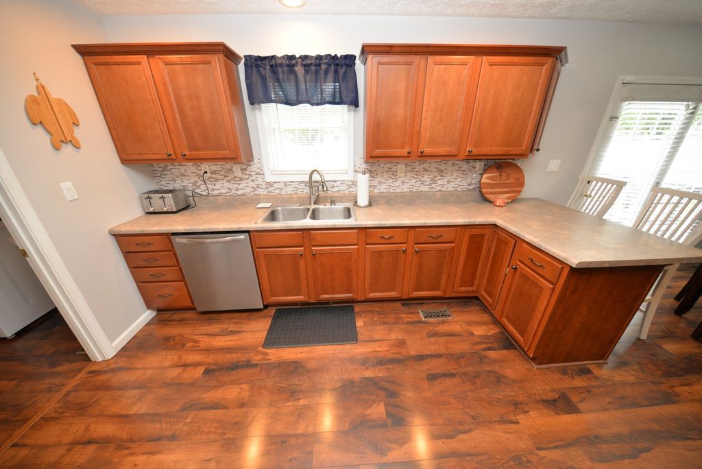 Image 16 of property listing at 401 E Beacon Court, Mt Vernon, IL 62864