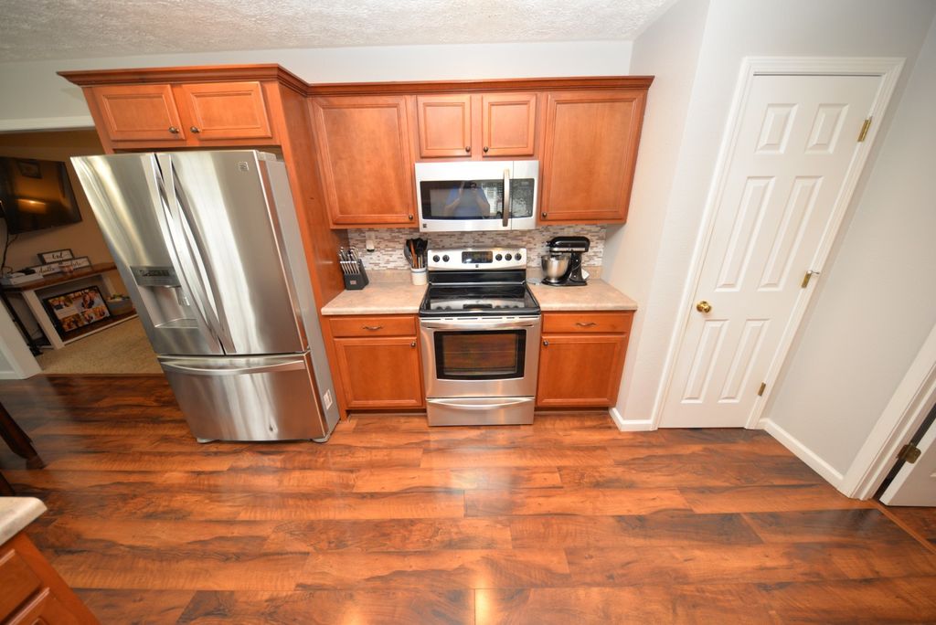 Image 17 of property listing at 401 E Beacon Court, Mt Vernon, IL 62864