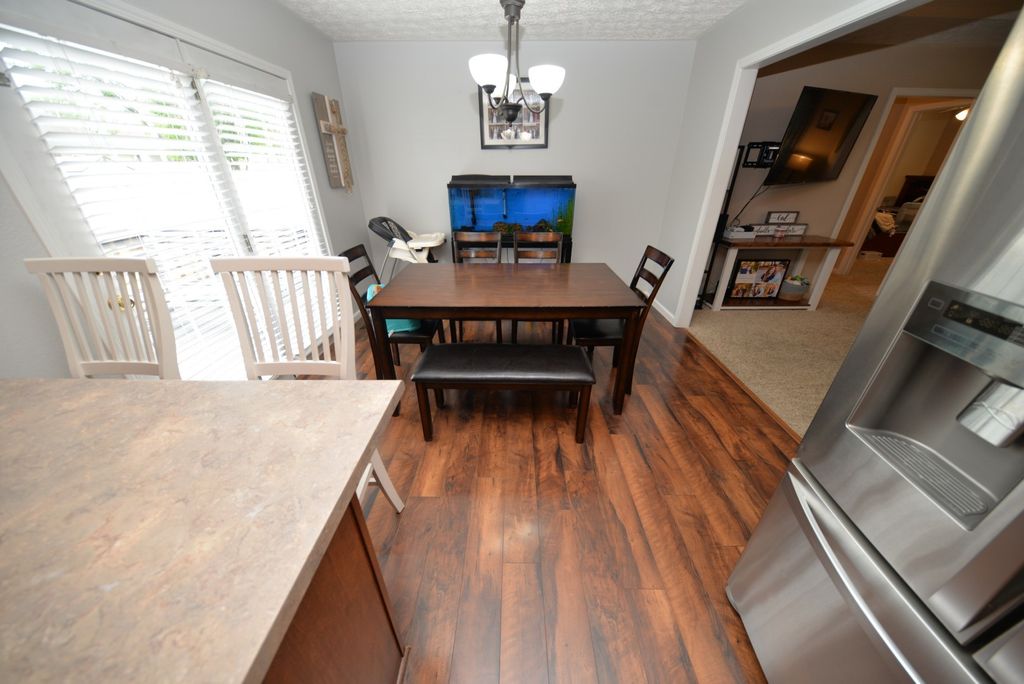 Image 19 of property listing at 401 E Beacon Court, Mt Vernon, IL 62864